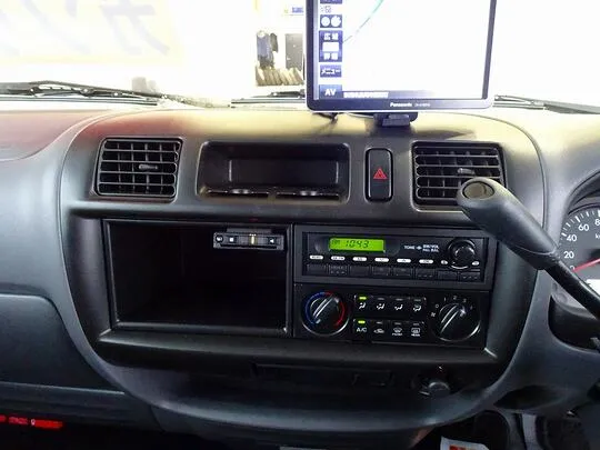 ボンゴバン DX 1t 4WD 2/5人乗り 5ドア ガソリン