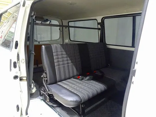 ボンゴバン DX 1t 4WD 2/5人乗り 5ドア ガソリン