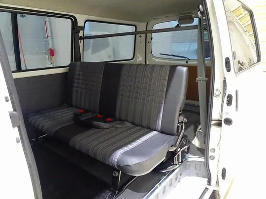 ボンゴバン DX 1t 4WD 2/5人乗り 5ドア ガソリン