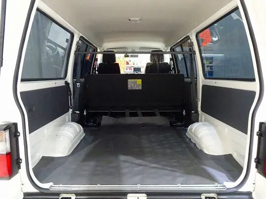 ボンゴバン DX 1t 4WD 2/5人乗り 5ドア ガソリン