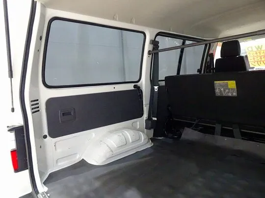 ボンゴバン DX 1t 4WD 2/5人乗り 5ドア ガソリン