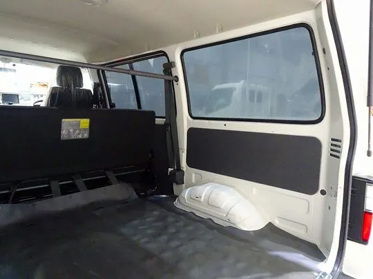 ボンゴバン DX 1t 4WD 2/5人乗り 5ドア ガソリン
