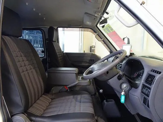 ボンゴバン DX 1t 4WD 2/5人乗り 5ドア ガソリン