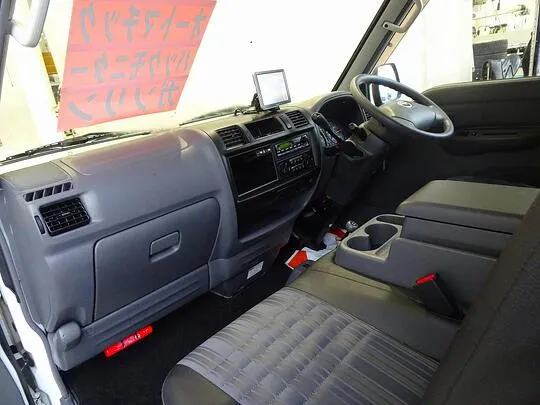 ボンゴバン DX 1t 4WD 2/5人乗り 5ドア ガソリン