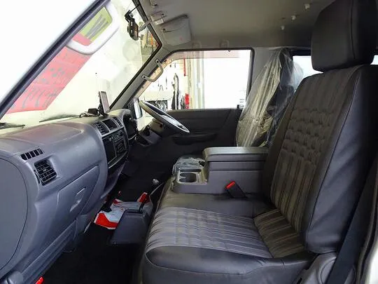 ボンゴバン DX 1t 4WD 2/5人乗り 5ドア ガソリン
