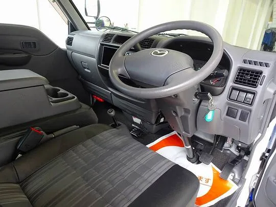 ボンゴバン DX 1t 4WD 2人乗り 5ドア ハイルーフ ガソリン