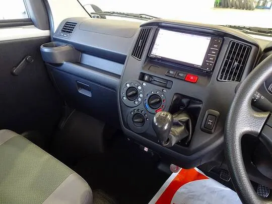 タウンエースバン DX 0.7t 4WD 2/5人乗り 5ドア ガソリン