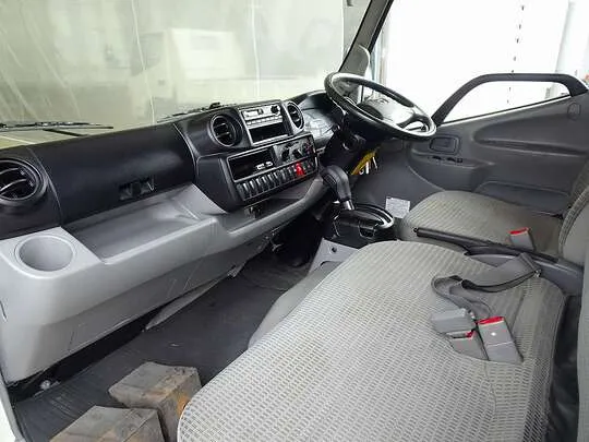 トヨエース 2t FJL 標準セミロング アルミバン 総重量5t未満