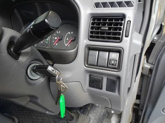 ボンゴバン DX 1t 4WD 2/5人乗り 5ドア ガソリン