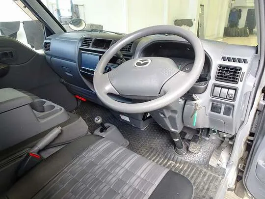 ボンゴバン DX 1t 4WD 2/5人乗り 5ドア ガソリン