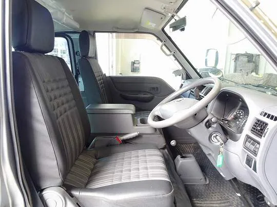 ボンゴバン DX 1t 4WD 2/5人乗り 5ドア ガソリン