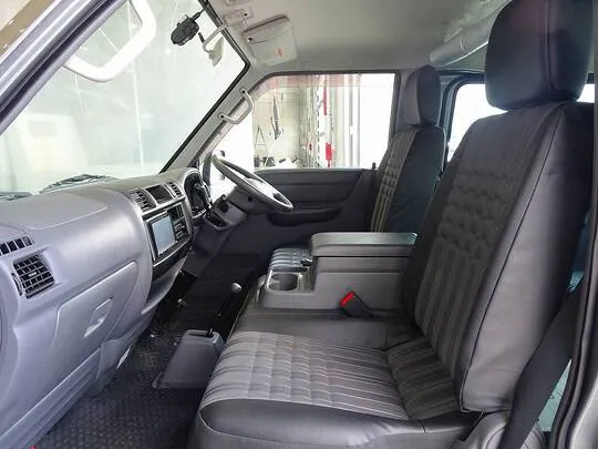 ボンゴバン DX 1t 4WD 2/5人乗り 5ドア ガソリン