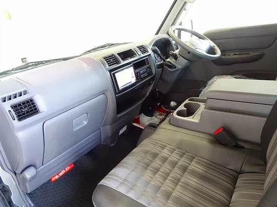 ボンゴバン DX 1t 4WD 2/5人乗り 5ドア ガソリン