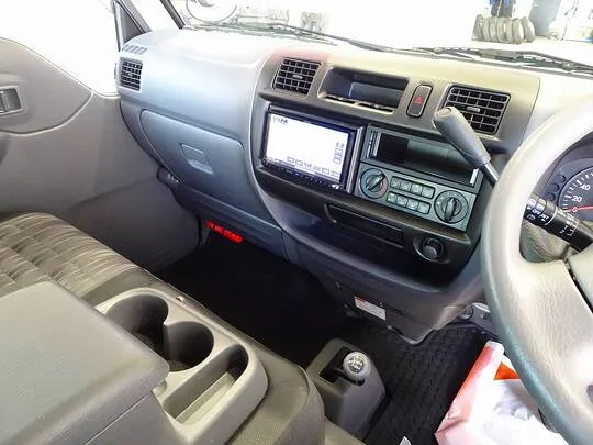 ボンゴバン DX 1t 4WD 2/5人乗り 5ドア ガソリン
