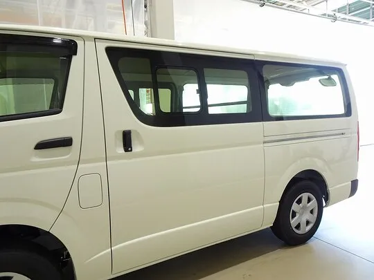 ハイエースバン DX 1t 4WD 3/6人乗り 5ドア 未使用車