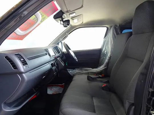 ハイエースバン DX GL-P 1t 4WD 3/6人乗り 5ドア 未使用車