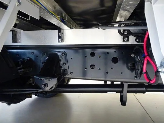 レンジャー 2.85t ワイドベッド付 アルミウイング 240ps