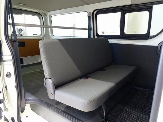 ハイエースバン DX GL-P 1t 4WD 3/6人乗り 5ドア 未使用車