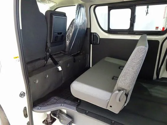 ハイエースバン DX GL-P 1t 4WD 3/6人乗り 5ドア 未使用車