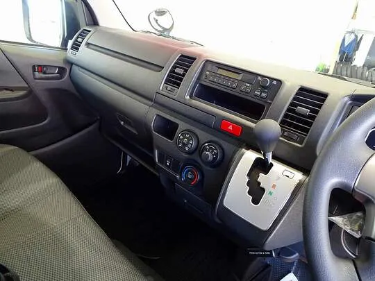 ハイエースバン DX GL-P 1t 4WD 3/6人乗り 5ドア 未使用車
