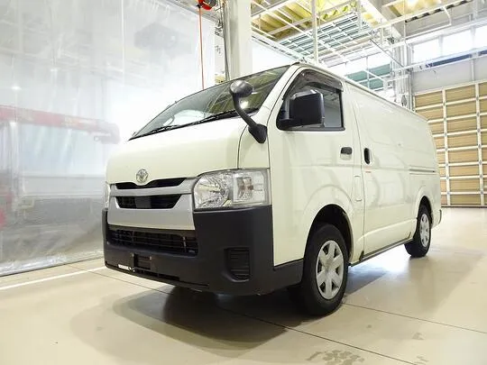 ハイエースバン DX 1t 4WD 中温冷凍車 3人乗り 4ドア