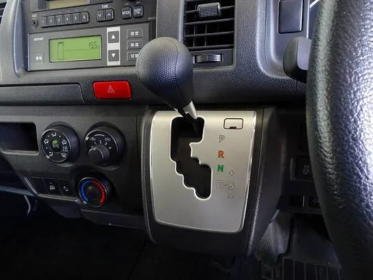 ハイエースバン DX 1t 4WD 中温冷凍車 3人乗り 4ドア