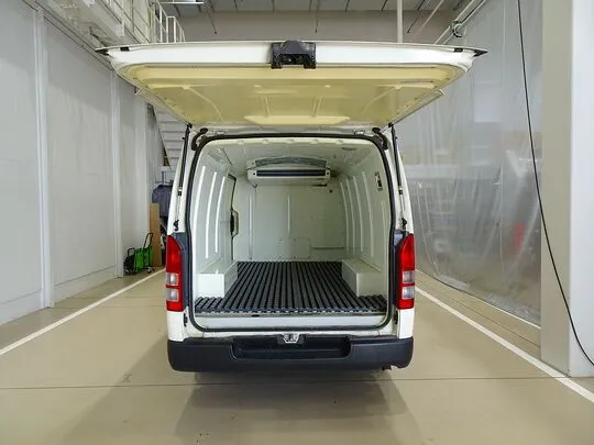 ハイエースバン DX 1t 4WD 中温冷凍車 3人乗り 4ドア