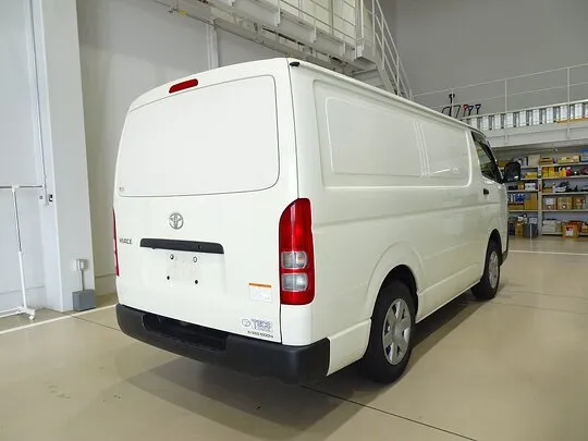 ハイエースバン DX 1t 4WD 中温冷凍車 3人乗り 4ドア