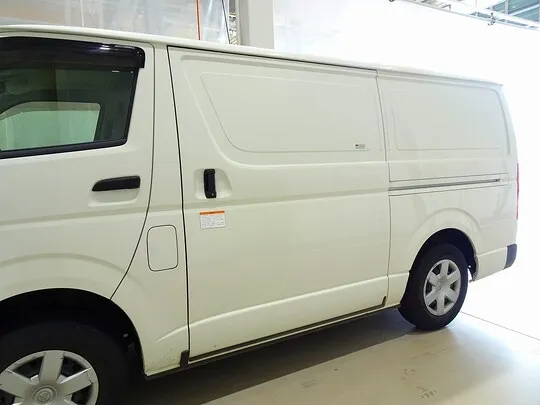 ハイエースバン DX 1t 4WD 中温冷凍車 3人乗り 4ドア