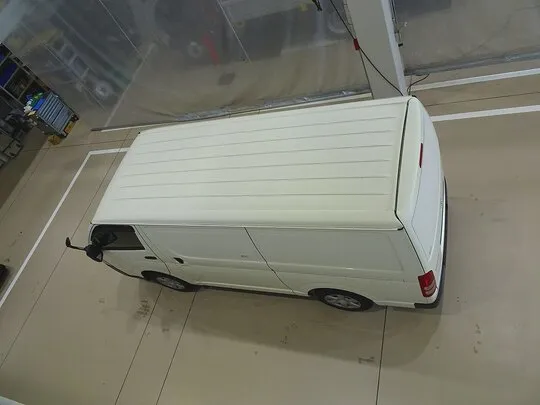 ハイエースバン DX 1t 4WD 中温冷凍車 3人乗り 4ドア