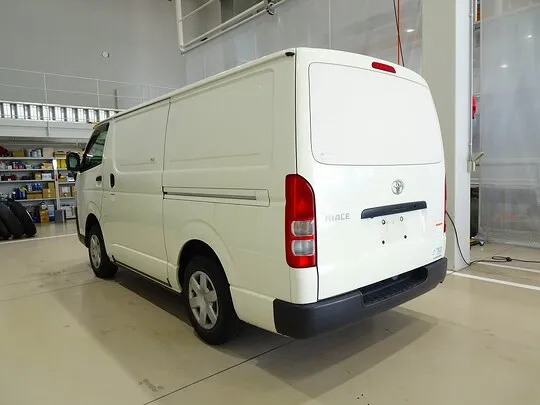 ハイエースバン DX 1t 4WD 中温冷凍車 3人乗り 4ドア
