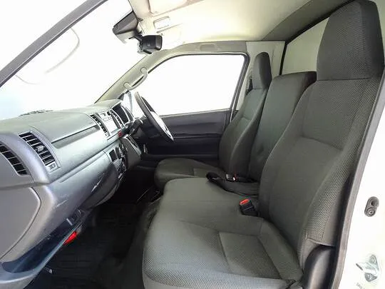 ハイエースバン DX 1t 4WD 中温冷凍車 3人乗り 4ドア
