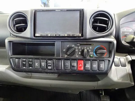 デュトロ 2t 4WD FJL 標準セミロング タダノ4段クレーン付