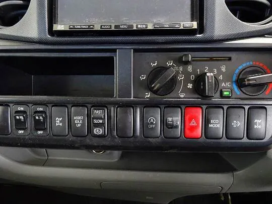 デュトロ 2t 4WD FJL 標準セミロング タダノ4段クレーン付
