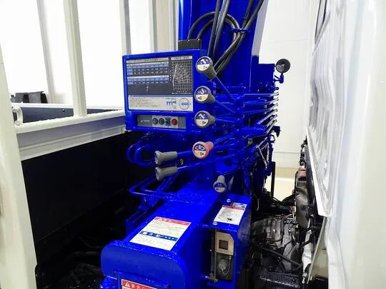 デュトロ 2t 4WD FJL 標準セミロング タダノ4段クレーン付