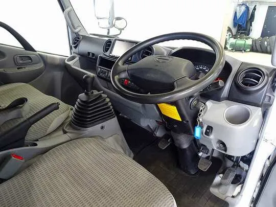 デュトロ 2t 4WD FJL 標準セミロング タダノ4段クレーン付