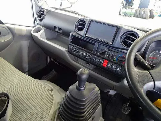 デュトロ 2t 4WD FJL 標準セミロング タダノ4段クレーン付