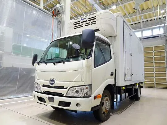 デュトロ 2.95t FJL 標準ロング 中温冷凍車