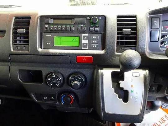 ハイエースバン DX 1t 4WD 中温冷凍車 3人乗り 4ドア