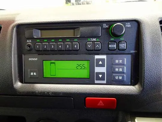 ハイエースバン DX 1t 4WD 中温冷凍車 3人乗り 4ドア