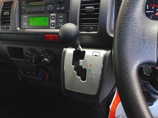 ハイエースバン DX 1t 4WD 中温冷凍車 3人乗り 4ドア