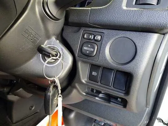 ハイエースバン DX 1t 4WD 中温冷凍車 3人乗り 4ドア