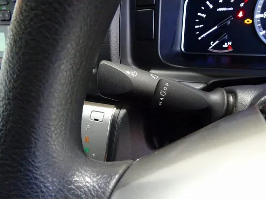 ハイエースバン DX 1t 4WD 中温冷凍車 3人乗り 4ドア