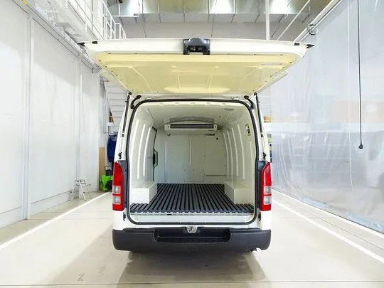 ハイエースバン DX 1t 4WD 中温冷凍車 3人乗り 4ドア