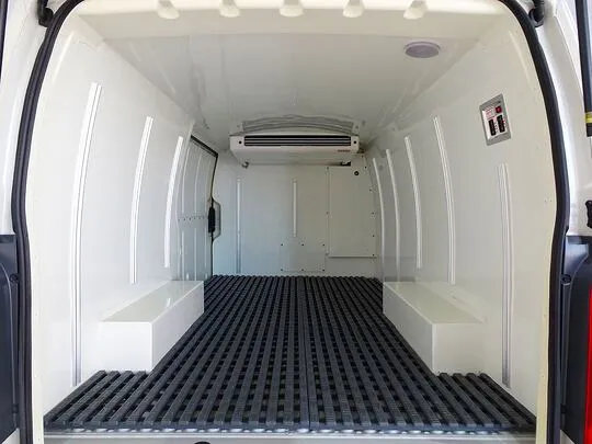 ハイエースバン DX 1t 4WD 中温冷凍車 3人乗り 4ドア