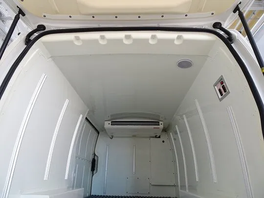 ハイエースバン DX 1t 4WD 中温冷凍車 3人乗り 4ドア