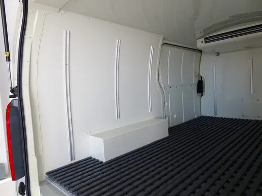 ハイエースバン DX 1t 4WD 中温冷凍車 3人乗り 4ドア