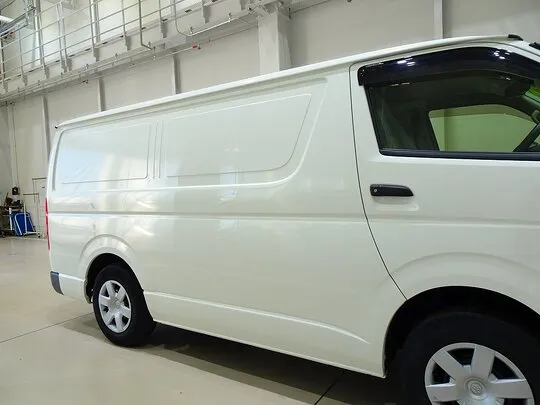 ハイエースバン DX 1t 4WD 中温冷凍車 3人乗り 4ドア