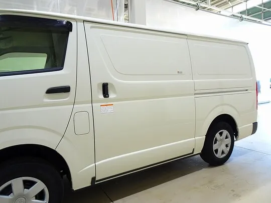 ハイエースバン DX 1t 4WD 中温冷凍車 3人乗り 4ドア