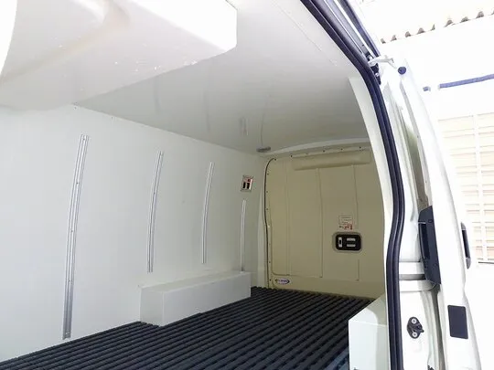 ハイエースバン DX 1t 4WD 中温冷凍車 3人乗り 4ドア